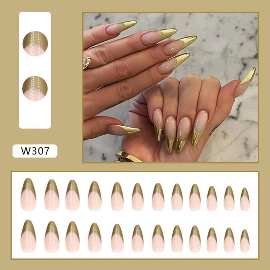 Pieza especial de uñas postizas, manicura francesa en dorado perlado con uñas almendradas