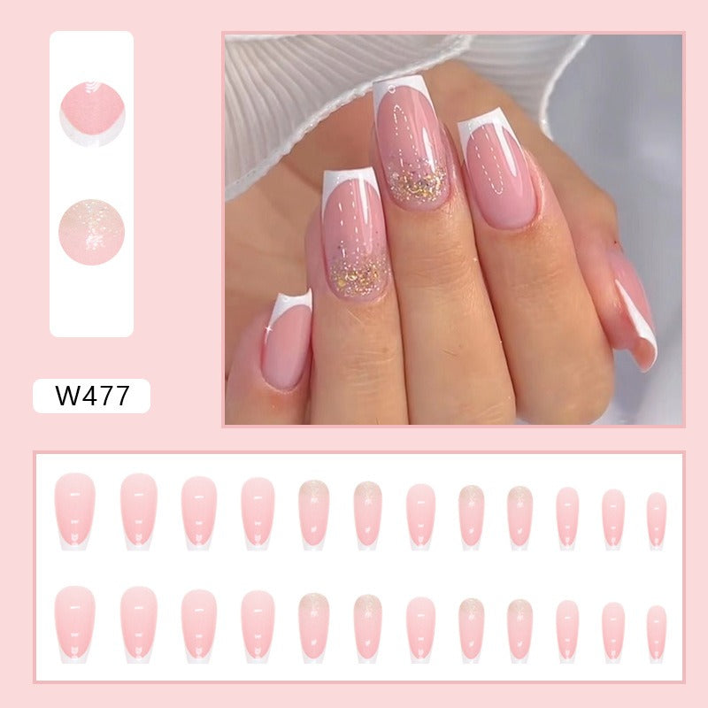 Uñas de manicura francesa con purpurina sencilla, suave y tierna