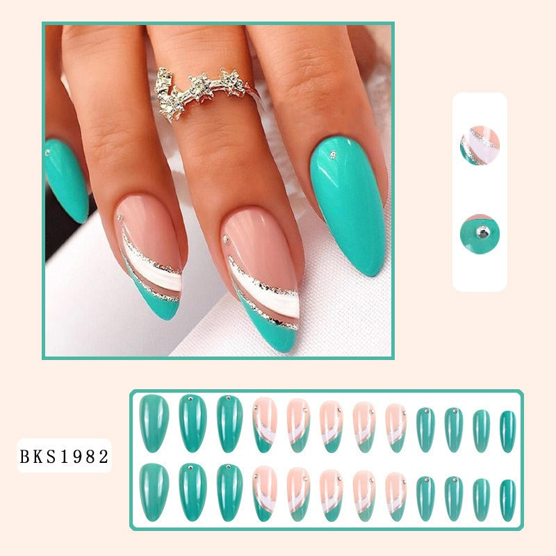 Nail Art Ongles en Amande Ongles Finis Ongles Portables Nail Art Mi-Long Patch Ins Style HOT GIRL,